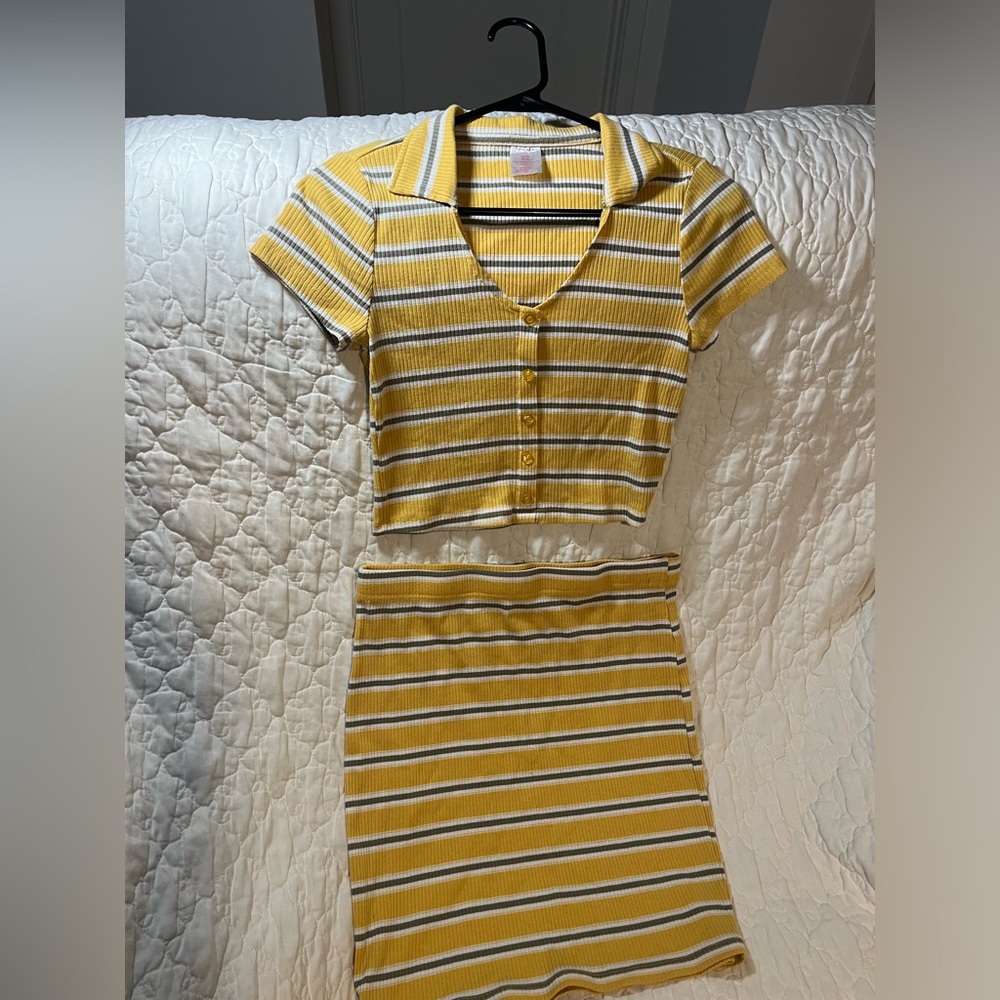Yellow two piece set with yellow & grey stripes🤍